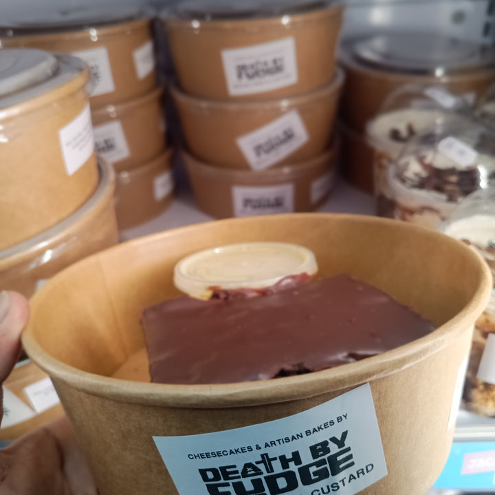 Death by fudge Cakes With Custard in Bowl weekenddesserts desserts cakeswithcustard dessert deathbyfudge - Bruce Cake(Chocolate Fudge Cake)