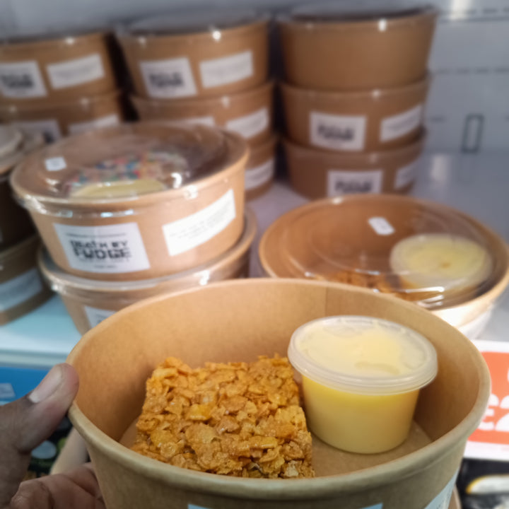 Death by fudge Cakes With Custard in Bowl weekenddesserts desserts cakeswithcustard dessert deathbyfudge - Cornflake Tarts